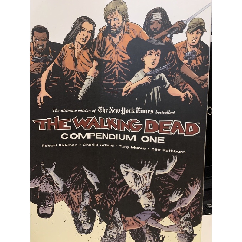 The Walking Dead Compendium Volume 1 by Robert Kirkman Used 2009) N05392