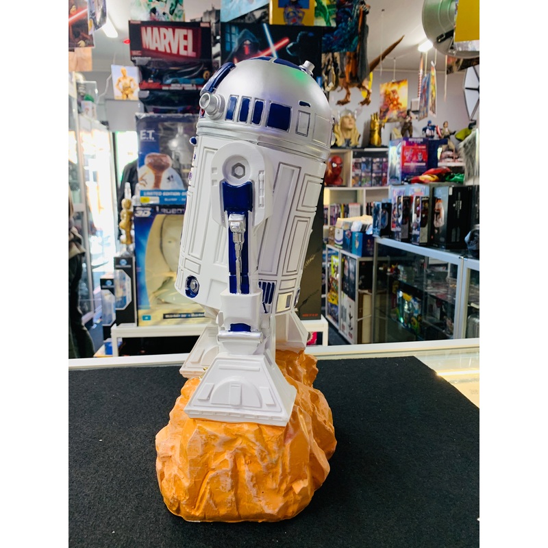 Star Wars garden statue R2D2