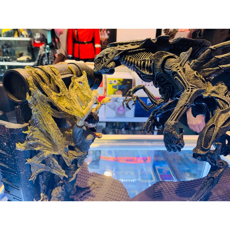 Alien Queen deluxe set from McFarlane toys no box