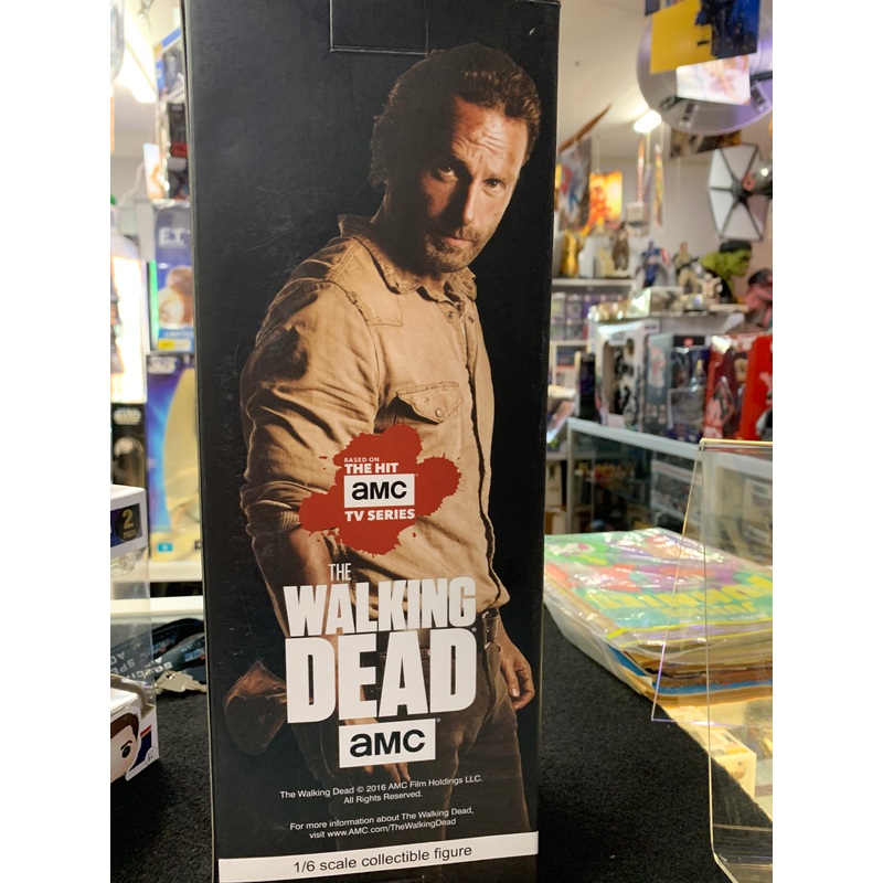 The walking dead amc 1/6 scale collectible figure