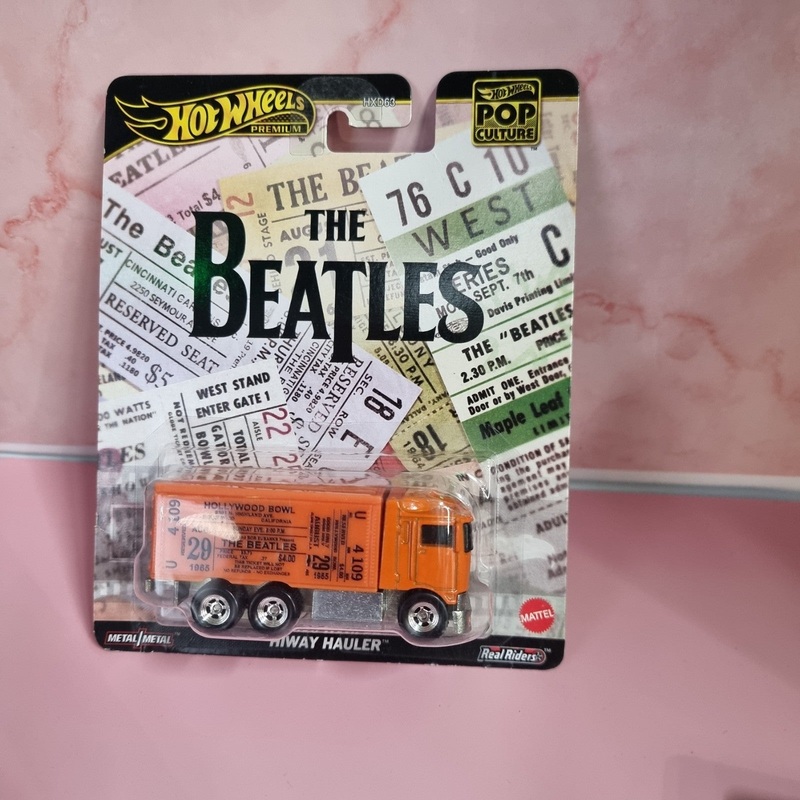 The Beatles x Hot Wheels Hiway Hauler (Orange) 1:64