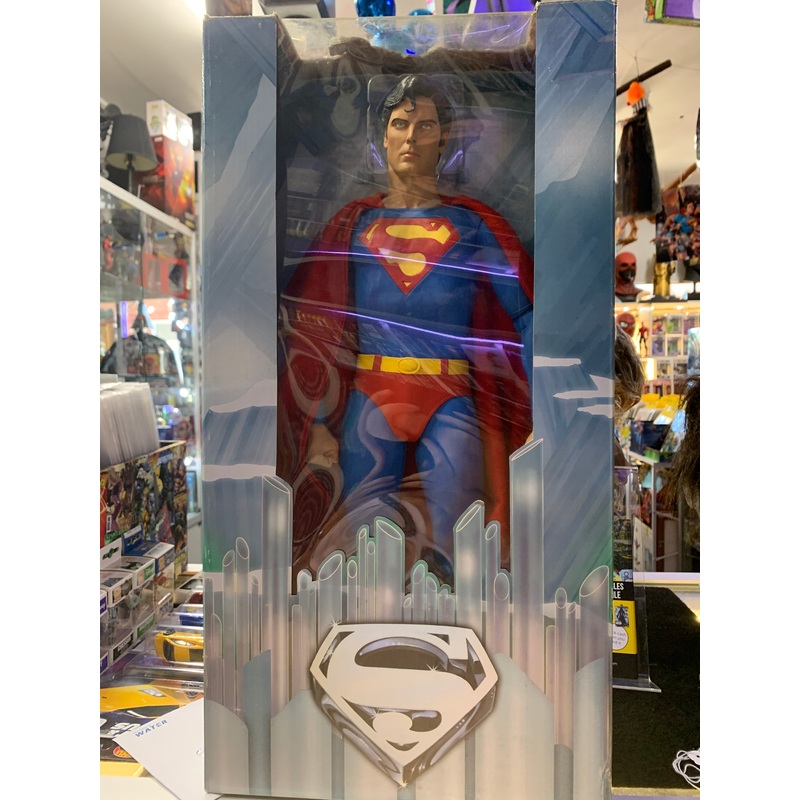 Superman Christopher Reeves classic Superman classic 1/4 scale Neca damage box item as per pictures