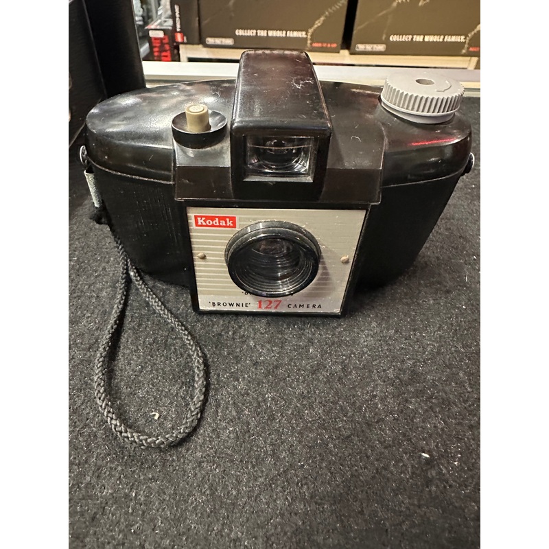 VINTAGE KODAK BROWNIE 127 CAMERA
