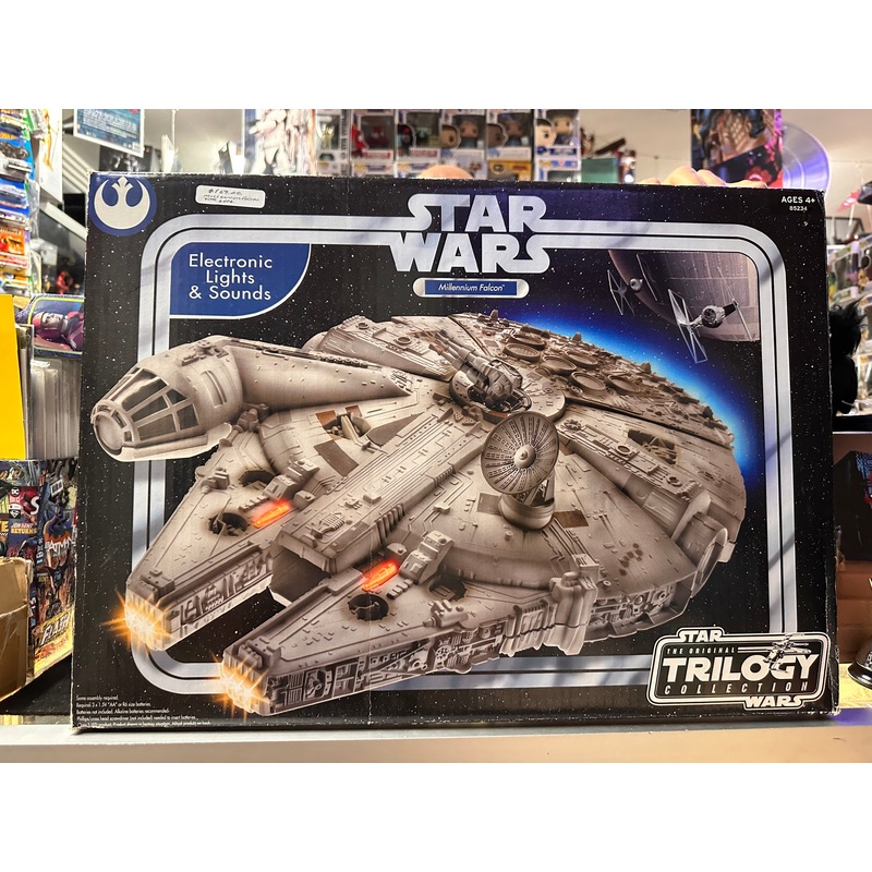 STAR WARS 2004 THE ORIGINAL COLLECTION  MILLENNIUM FALCON ELECTRONIC LIGHTS & SOUNDS