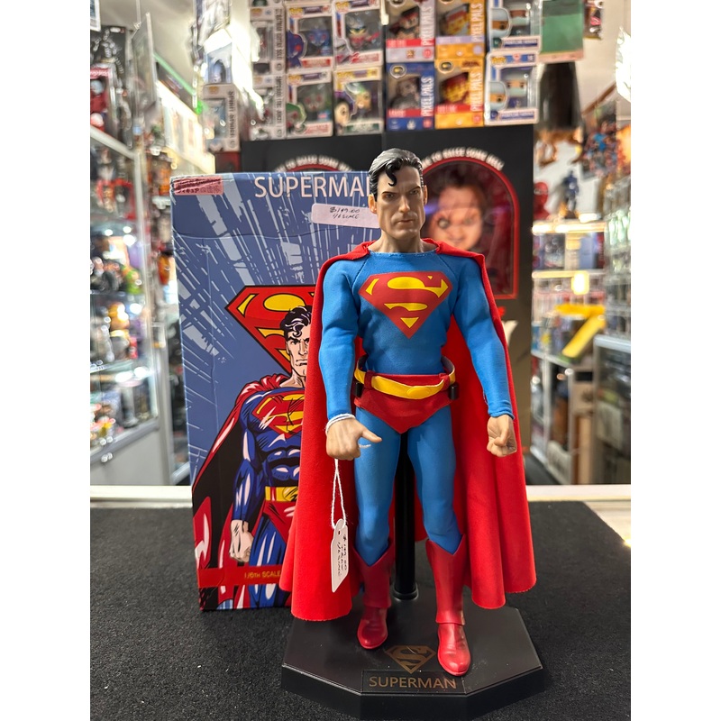 SUPERMAN 1/6TH SCALE COLLECTIBLE FIGURE