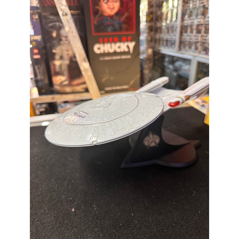 STAR TREK USS ENTERPRISE NCC-1701-D DIECAST METAL