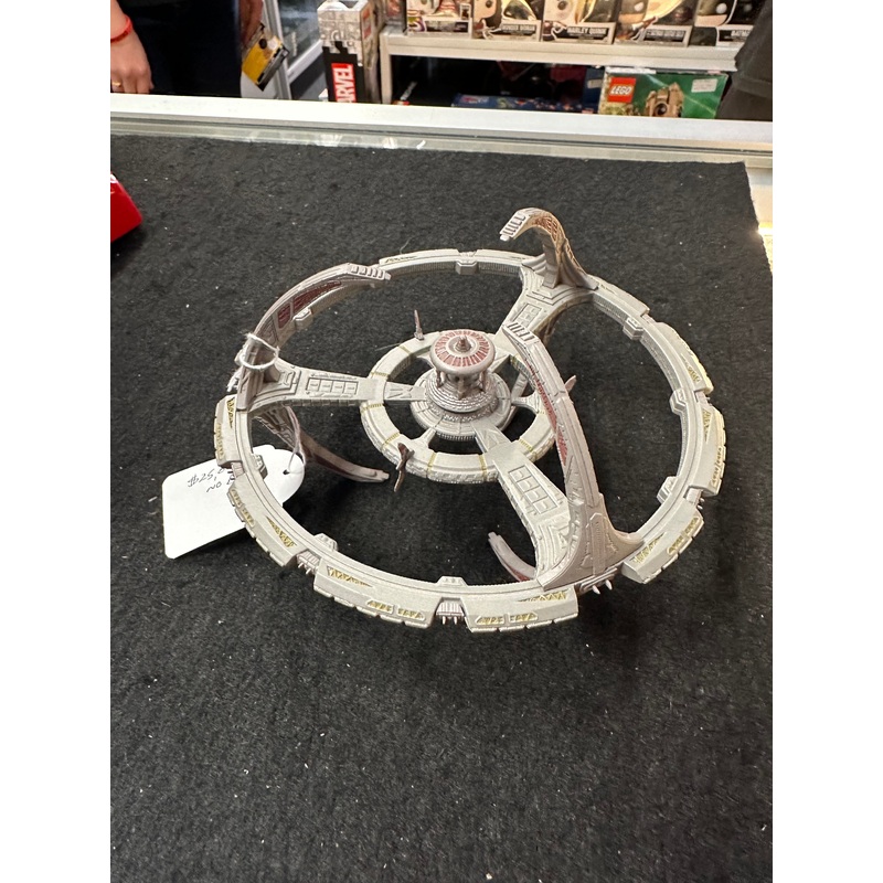 STAR TREK DEEP SPACE NINE FIGURE