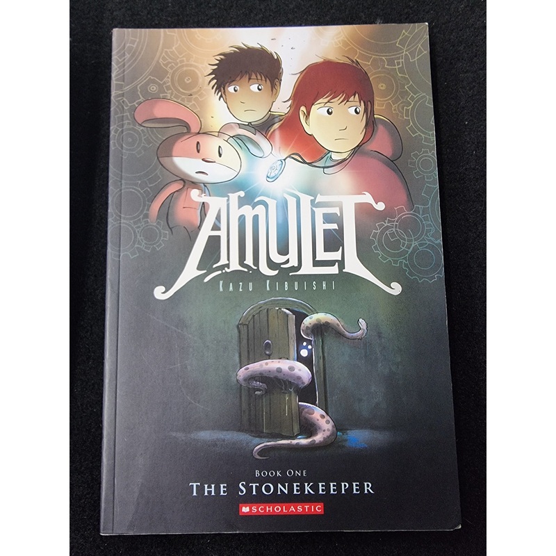 AMULET BOOK OE SCHOLASTIC