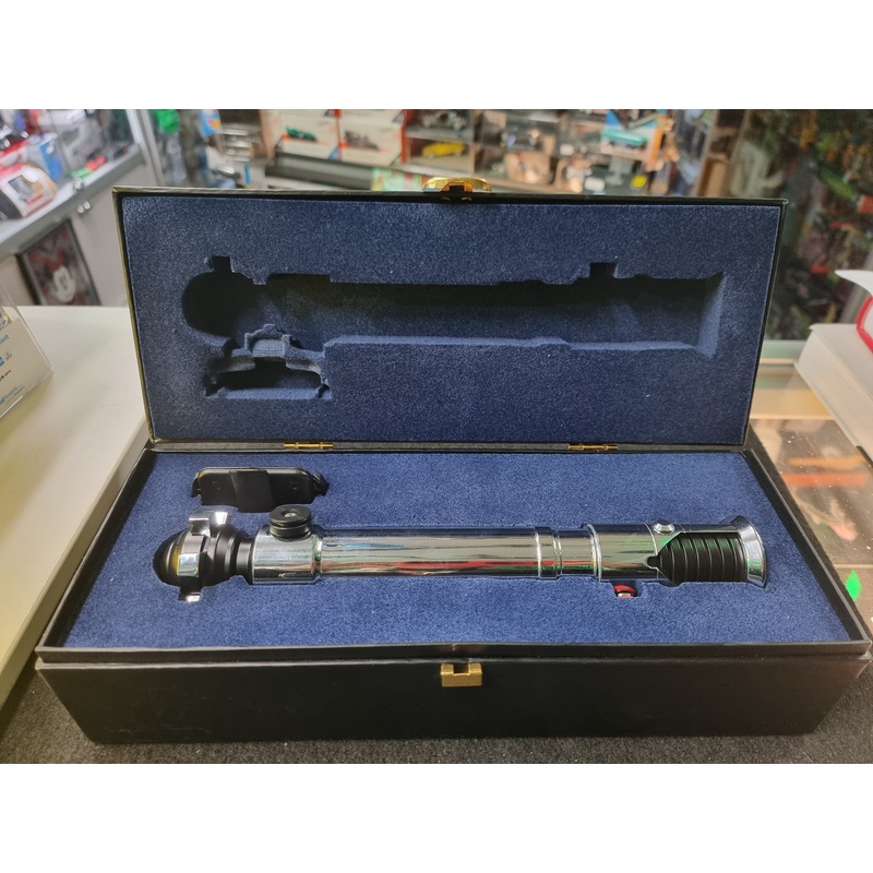 STAR WARS MASTER REPLICAS OBI-WWAN KENOBI LIGHTSABER