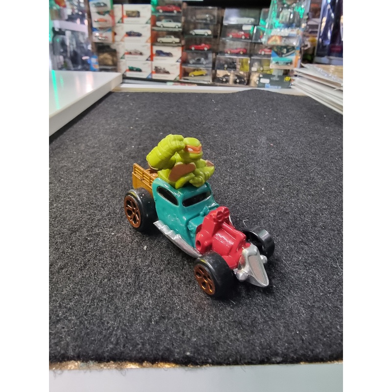 VIACOM PLAYMATES NINJA TURTLES COLECTABLES SCALE 1:64