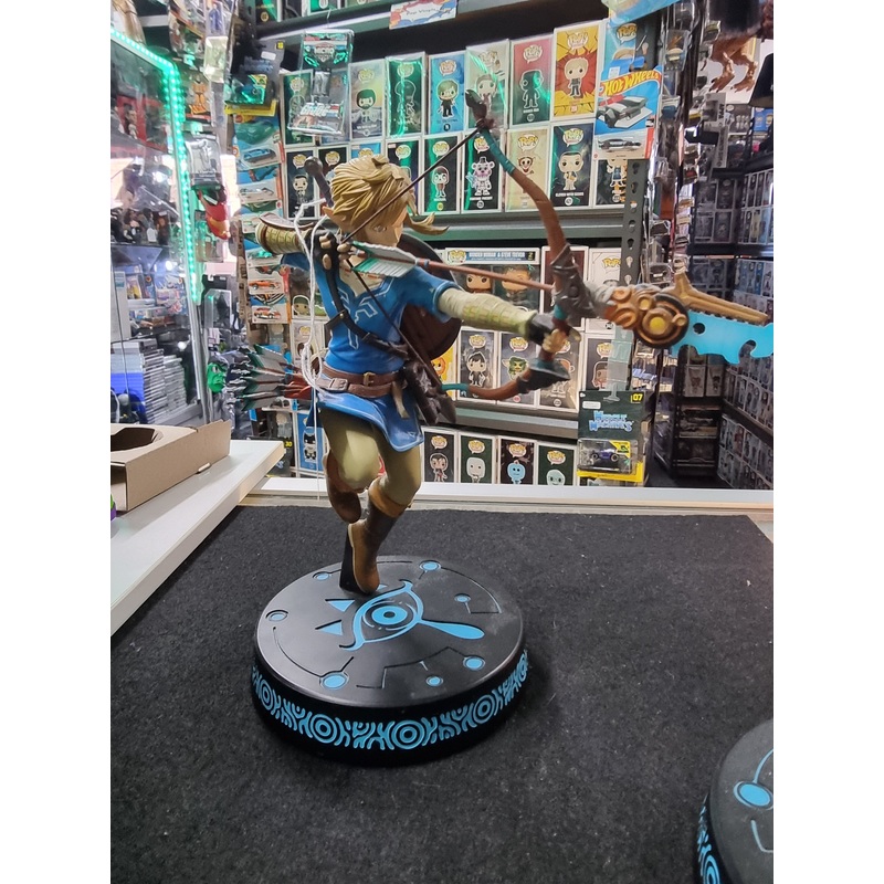 THE LEGEND OF ZELDA BREATH OF THE WILD  LINK PVC COLLECTIBLE REPLICA LIGHT UP STATUE