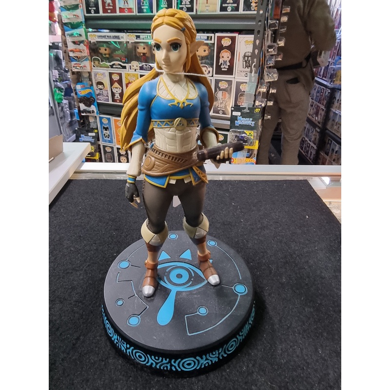 THE LEGEND OF ZELDA BREATH OF THE WILD PVC COLLECTIBLE REPLICA LIGHT UP STATUE