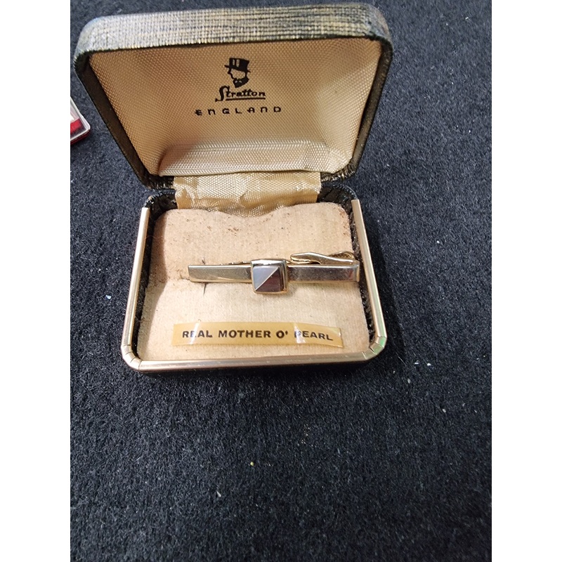 VINTAGE GENTS GOLD  MOTHER OF PEARL TIE PIN CLASP