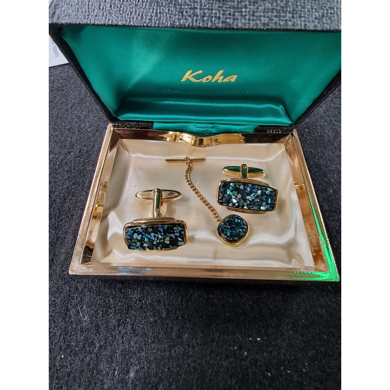 Vintage Men’s Arikki NZ Paua Oval Cufflinks And Tie Pin Set.