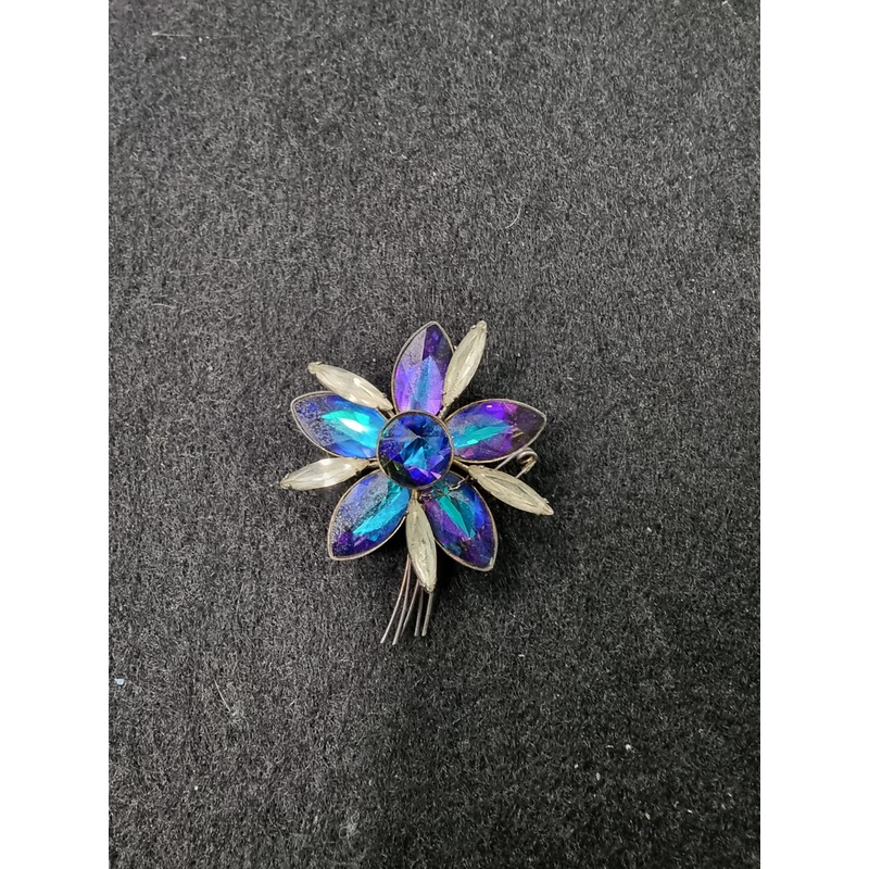 Vintage Pin Brooch Costume Jewelry  – Metal Flower