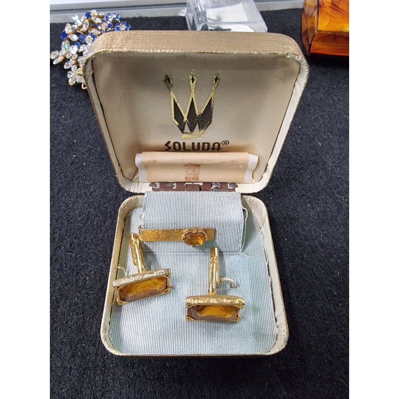 Vintage Soluda Gold Tone Cufflinks And Tie Pin Stones Gold Square