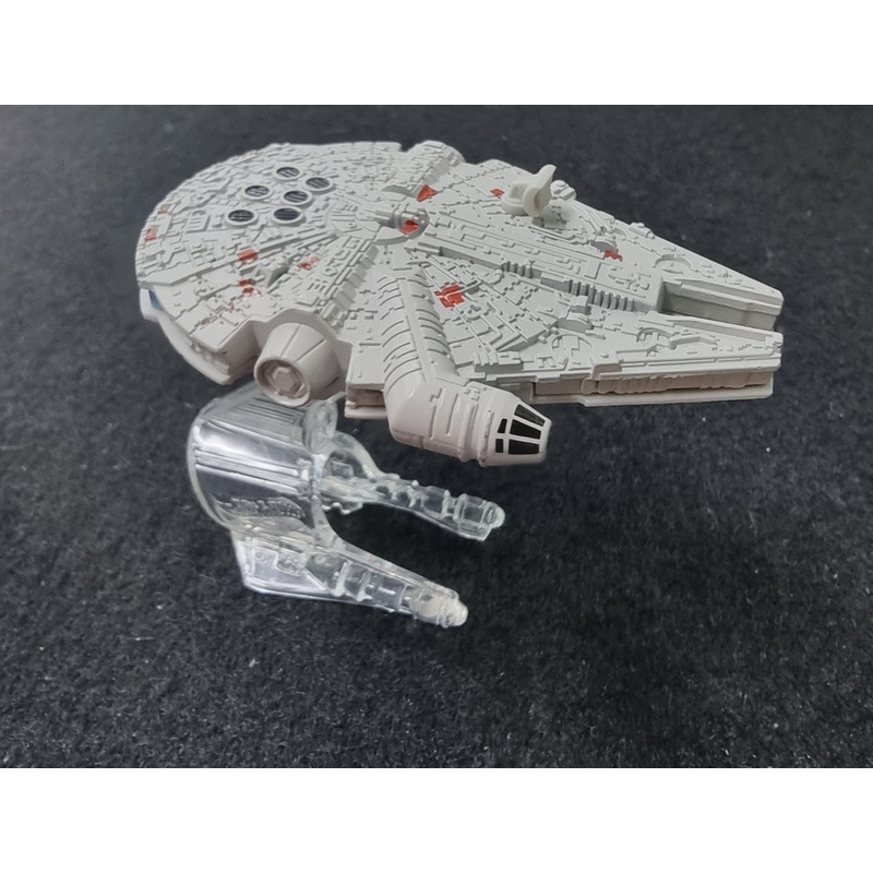 STAR WAR MILLENIUM FALCON HOT WHEELS WITH STAND