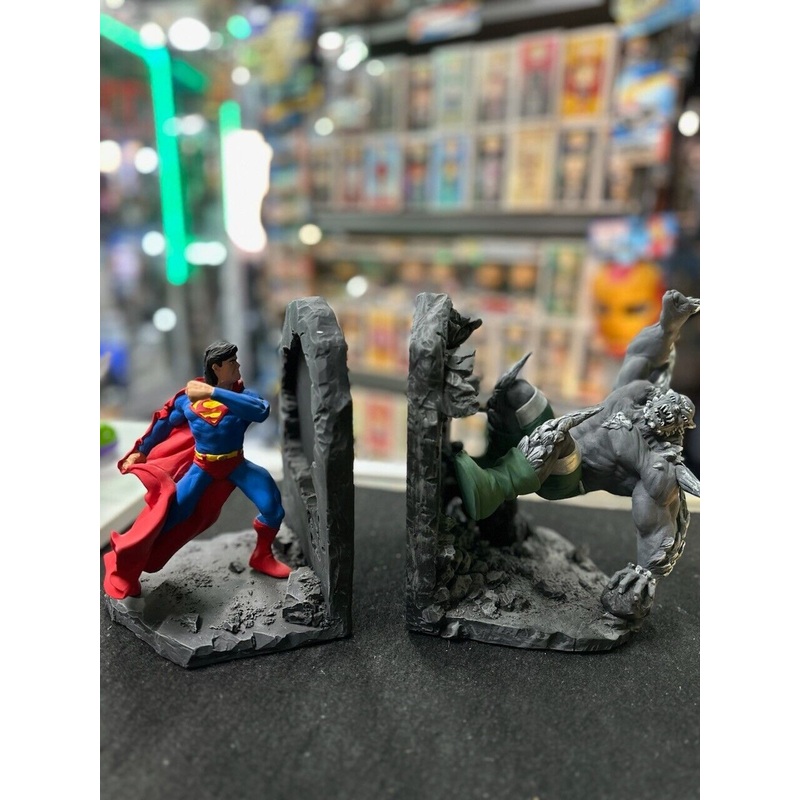 SUPERMAN VS DOOMSDAY Resin Book Ends By parquet DC Comics 1996 2020/2030