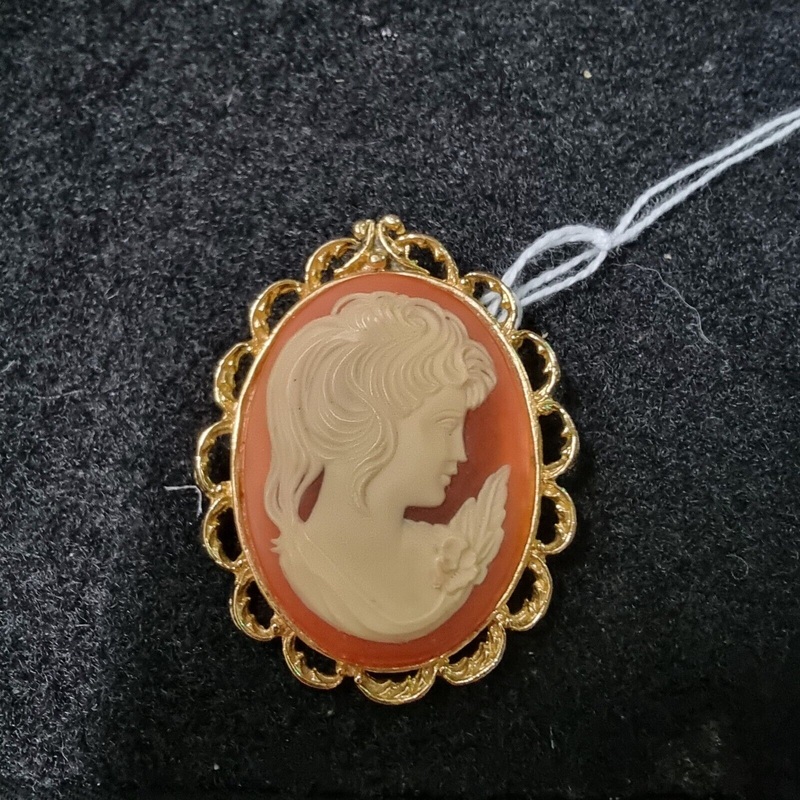Vintage Cameo Pin Brooch