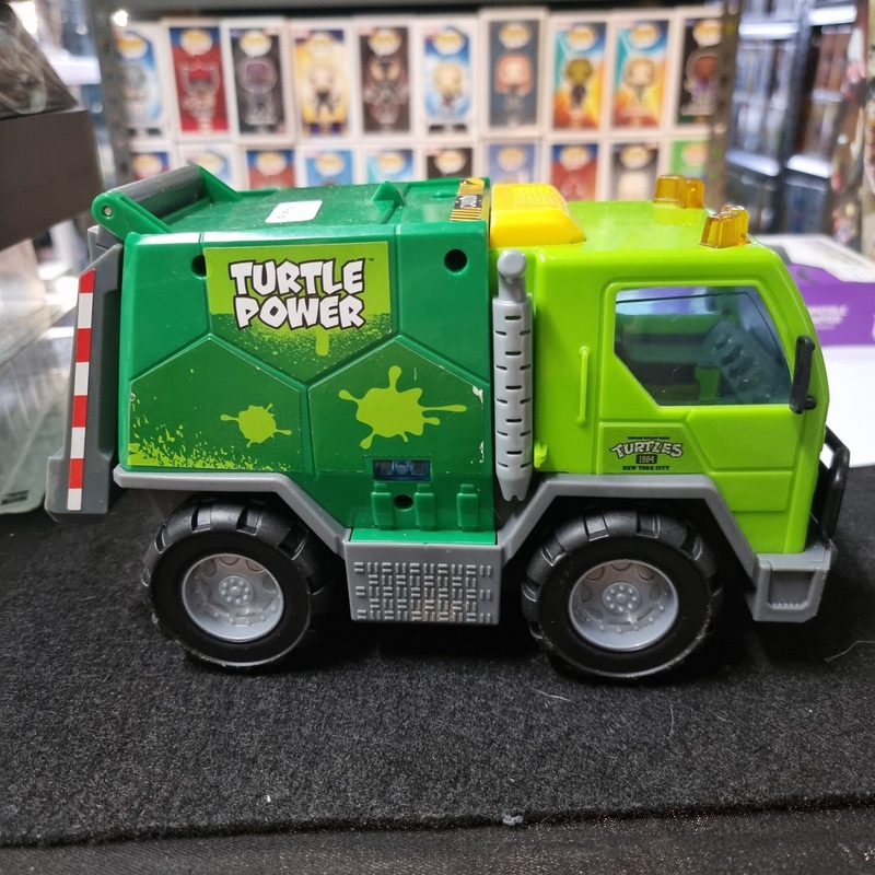 Teenage Mutant Ninja Turtles Thrash N’ Battle Garbage Truck With Lights & Sounds